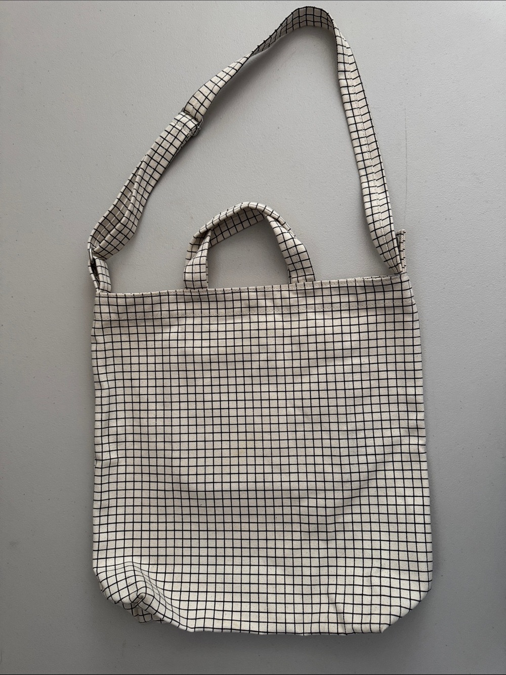 BAGGU Cream and Black Grid Messenger Tote
